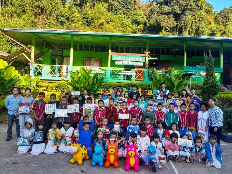 ระดมทุนจัดทำสนามเด็ฏเล่น โรงเรียนมะหินหลวง