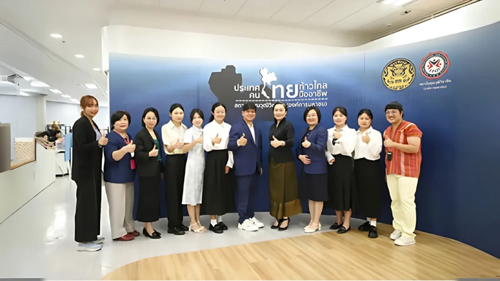 การรับรองมาตรฐานผู้สอนภาษาจีนสู่ระดับสากล โรงเรียนภาษาและวัฒนธรรมก้าวหน้า อ.ไห่ หยาง เป็นผู้นำ